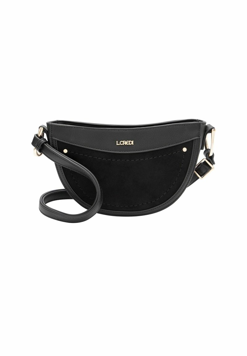 Borsa a tracolla nera in pelle vegan con forma curva, pannello frontale in suede, dettagli in hardware dorato e tracolla regolabile. Logo impresso sulla parte superiore.