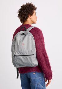 Unselected, ultimate gray