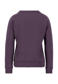 Lilla sweatshirt med lange ærmer og ribbede manchetter. Har en rund halsudskæring og et lille firkantet mærke på den øverste ryg. Glat tekstur.