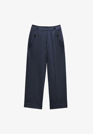 Granatowe spodnie o szerokich nogawkach, uszyte z teksturowanej tkaniny, z dwiema przednimi kieszeniami i dwoma ozdobnymi czarnymi guzikami w talii.