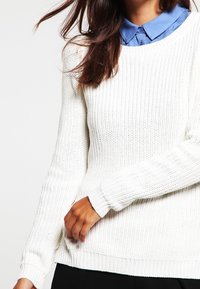 Vero Moda Stickad tröja - white