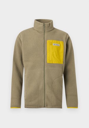 Φωτεινό καφέ fleece μπουφάν με φερμουάρ μπροστά και κίτρινη τσέπη στο στήθος με φερμουάρ, με ετικέτα της μάρκας Columbia.