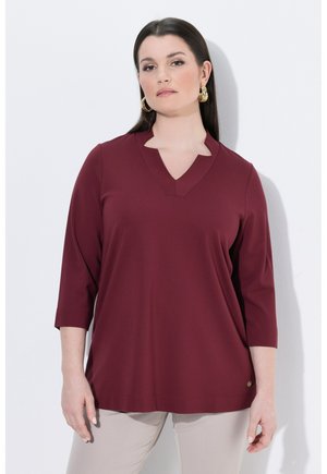 Ulla Popken, COL EN V AVEC DÉCOUPES MANCHES 3/4 - T-shirt à manches longues - claret