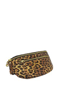 Sac banane en imprimé léopard avec deux compartiments zippés et des accents en doré. Fabriqué en tissu avec une surface texturée.