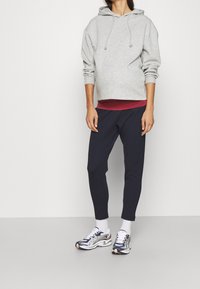 ONLY MATERNITY Tygbyxor - dark blue