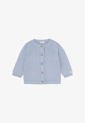 Hellblauer gestrickter Cardigan mit langen Ärmeln, runder Ausschnitt und fünf Holzknöpfen auf der Vorderseite. Mit gerippten Bündchen und Saum.