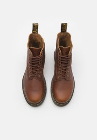 Dr. Martens Stivaletti stringati - cognac