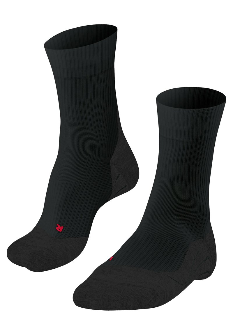 Calcetines negros acanalados con punta y talón reforzados, que presentan un pequeño logo rojo. El diseño se centra en la durabilidad y la comodidad.