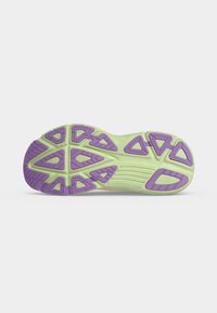 Semelle de chaussure vert clair avec des motifs triangulaires et géométriques violets pour l'adhérence sur un fond blanc uni.