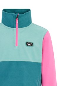 Fleece pullover in turquoise en roze, met een hoge kraag, halve rits en een logo patch op de borst. Zachte textuur.