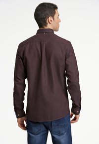 Lindbergh BRUSHED HERRINGBONE L S - Camicia - burgundy