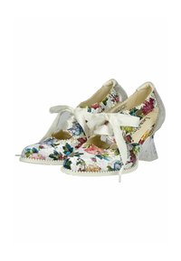 Zapatos de tacón alto con un patrón floral, parte superior de tela texturizada blanca, tacones de bloque cristalino y cordones de satén blanco.
