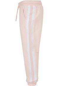 Gaiši rozā sporta bikses, kas izgatavotas no mīksta auduma, ar divām vertikālām baltām svītrām sānos un ar stingumu regulējamu jostasvietu.