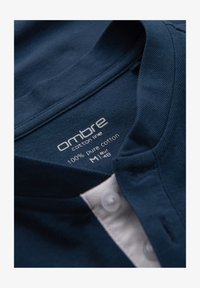 Valittu, navy blue
