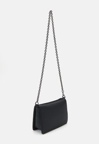 Calvin Klein Jeans MICRO MONO CHAIN CAMERA POUCH - Borsa a tracolla - black/shiny gunmetal