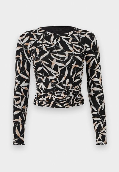 Μαύρο εφαρμοστό μακρυμάνικο τοπ με μπεζ και λευκό σχέδιο φύλλων και ελαφριά ρυτιδωτή λεπτομέρεια στη μέση.