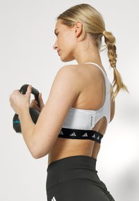 adidas Performance POWERREACT MEDIUM-SUPPORT TECHFIT - Αθλητικό σουτιέν μεσαίας στήριξης - white/black