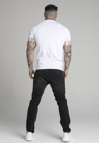 SIKSILK TECH - Print T-shirt - white