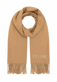 Beżowy dziany szalik z frędzlami. Wykonany z miękkiego materiału, charakteryzujący się subtelną teksturą oraz haftowanym logo blisko frędzli.