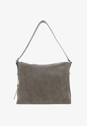 Šedá semišová kabelka přes rameno s nastavitelným popruhem, horním zipem a malým raženým názvem značky "BREE" ve spodní střední části.