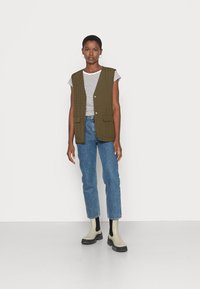 Mads Nørgaard STRIPE TEASY TEE - T-shirt estampada - white/forest night