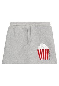 Szara sportowa spódnica z troczkiem w talii, z haftowanym wzorem kubełka popcornu w czerwono-białych kolorach po lewej stronie.