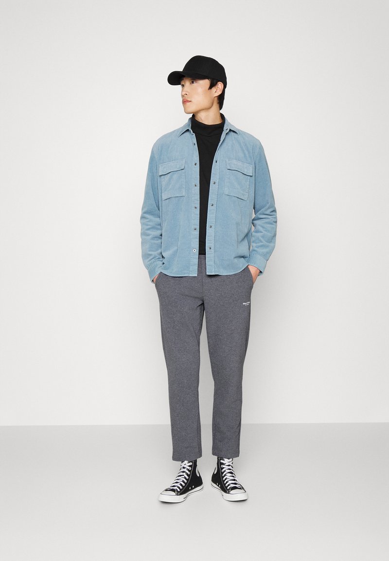 Herren Trainingsanzüge | Marc O'Polo PANTS FRONT AND BACK POCKETS Jogginghose nordic grey melange/dunkelgrau-meliert - VW52674 Herren Trainingsanzüge | Marc O'Polo PANTS FRONT AND BACK POCKETS Jogginghose nordic grey melange/dunkelgrau-meliert - VW52674