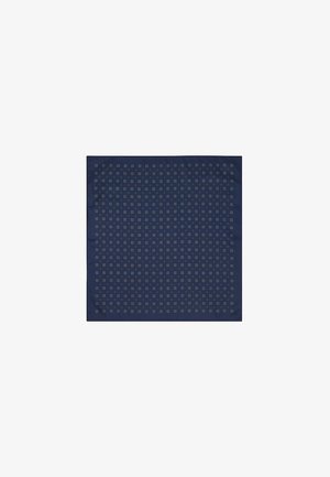 Granatowy materiał z geometrycznym wzorem małych kwadratów w jasnobrązowym kolorze. Gładka tekstura z wyraźnym brzegiem.