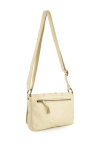 Beige læder crossbody taske med en justerbar strop, rektangulær form, forrest lynlås lomme med et lille lædertræk og diskret syning.