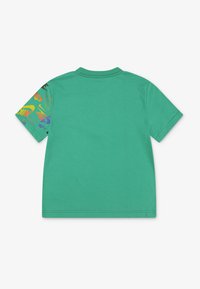 Nike Sportswear CLUB REVEALED - Marškinėliai su spaudiniu - stadium green