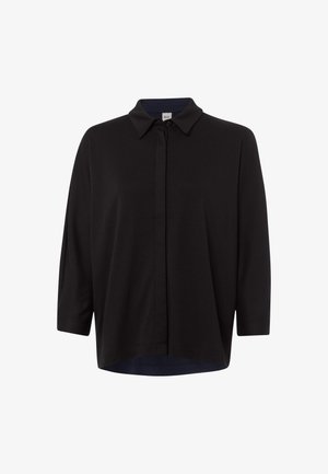 Blusa nera con colletto, dotata di chiusura con bottoni sul davanti, maniche a tre quarti e vestibilità morbida. Realizzata in tessuto morbido e strutturato.