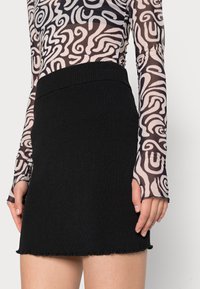 Monki Minissaia - black