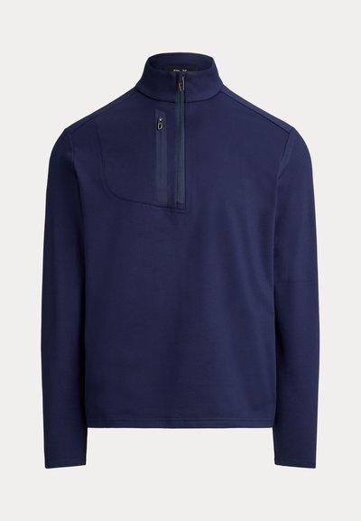 Μακρυμάνικο πουλόβερ σε σκούρο μπλε χρώμα με φερμουάρ στο λαιμό, κατασκευασμένο από απαλό ύφασμα, με τσέπη στο στήθος και μακριά μανίκια. Μινιμαλιστικός σχεδιασμός με άνετη εφαρμογή.