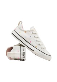 Sneaker basse in tela bianca con pois multicolori, suola in gomma nera e linguetta posteriore con logo "CONVERSE ALL★STAR."