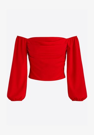 Rotes schulterfreies Crop-Top aus glattem Stoff; mit langen Puffärmeln und gerafften Details auf der Vorderseite.
