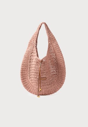 Lyserød hæklet hobo taske med bred enkelt strop og forreste læder justerbar lukning med guldfarvede perler.