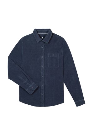 Donkerblauwe shirt met lange mouwen, gemaakt van zachte stof; heeft een knoopsluiting aan de voorkant, een kraag en één borstzak. Geweven afwerking.