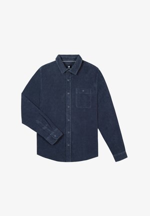 Chemise à manches longues bleu marine en tissu doux ; possède une fermeture boutonnée sur le devant, un col et une poche poitrine unique. Finition texturée.