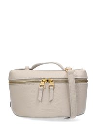Sac en cuir beige au fini texturé, double fermeture éclair dorée, anse supérieure et bandoulière amovible. Forme cylindrique compacte pour un transport facile.