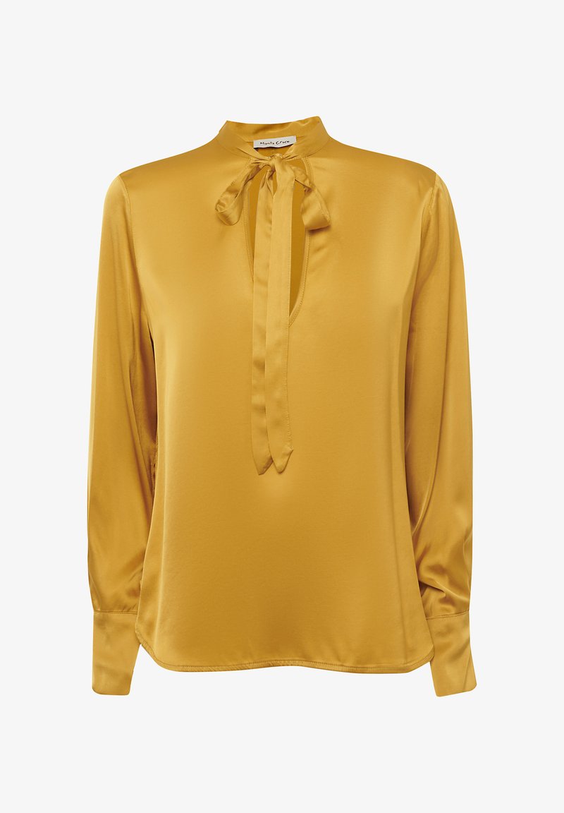 Senfgelbe Seidenbluse mit hohem Kragen, Bindedetail am Kragen und langen Ärmeln. Glatte Textur und dezenter Glanz.