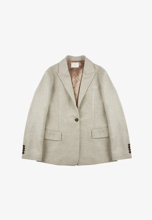 Blazer grigio chiaro in tessuto testurizzato, con rever a punta, due tasche frontali e bottoni marroni sulle maniche. Fodera interna in raso visibile.