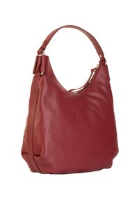 Bolso hobo de piel roja con un diseño holgado, una sola correa para el hombro y herrajes en tono dorado. Presenta un cierre de cremallera y una superficie texturizada.