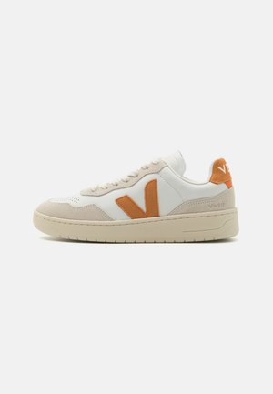 Zapatillas Hombre Veja V-12 Leather Extra-White/ Pumpkin