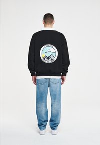 Pegador Felpa con zip - black