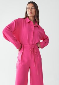 BWLDR MILLER - Auduma bikses - hot pink