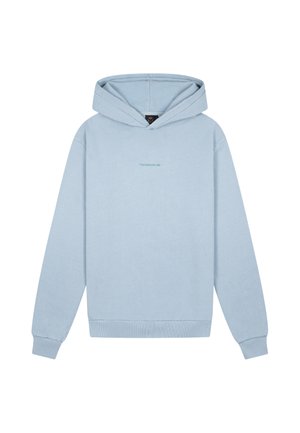 Lichtblauwe hoodie met capuchon, geribde boorden en zoom, en kleine gecentreerde tekst met de tekst "TOMORROWLAND" op de borst.