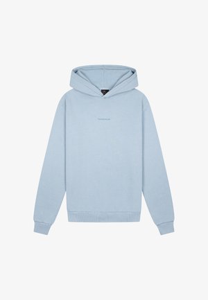 Lichtblauwe hoodie met capuchon, geribde boorden en zoom, en kleine gecentreerde tekst met de tekst "TOMORROWLAND" op de borst.