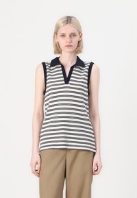 Mouwloze poloshirt met horizontale marineblauwe en witte strepen, een V-hals en een contrasterende kraag. Zachte gebreide textuur met een losse pasvorm.