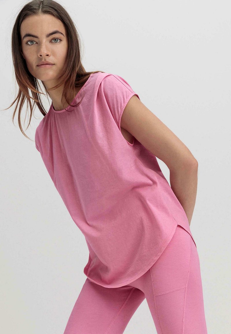 hessnatur T-Shirt basic - dahlie