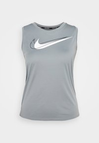 Haut de sport sans manches gris clair en tissu lisse, avec un logo Nike Swoosh blanc sur le devant et un col rond.